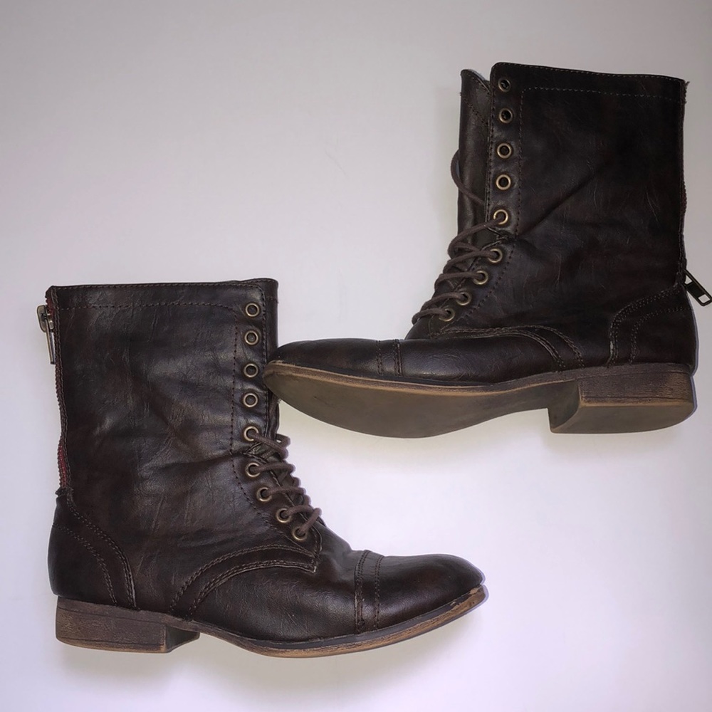 Combat boots